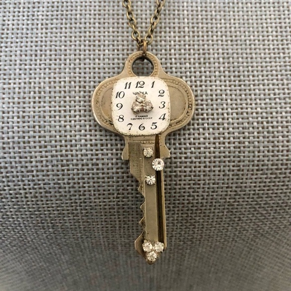 Old VINTAGE Key Necklace With Watch Face Handmade Using RECYCLED Pieces - Picture 4 of 5